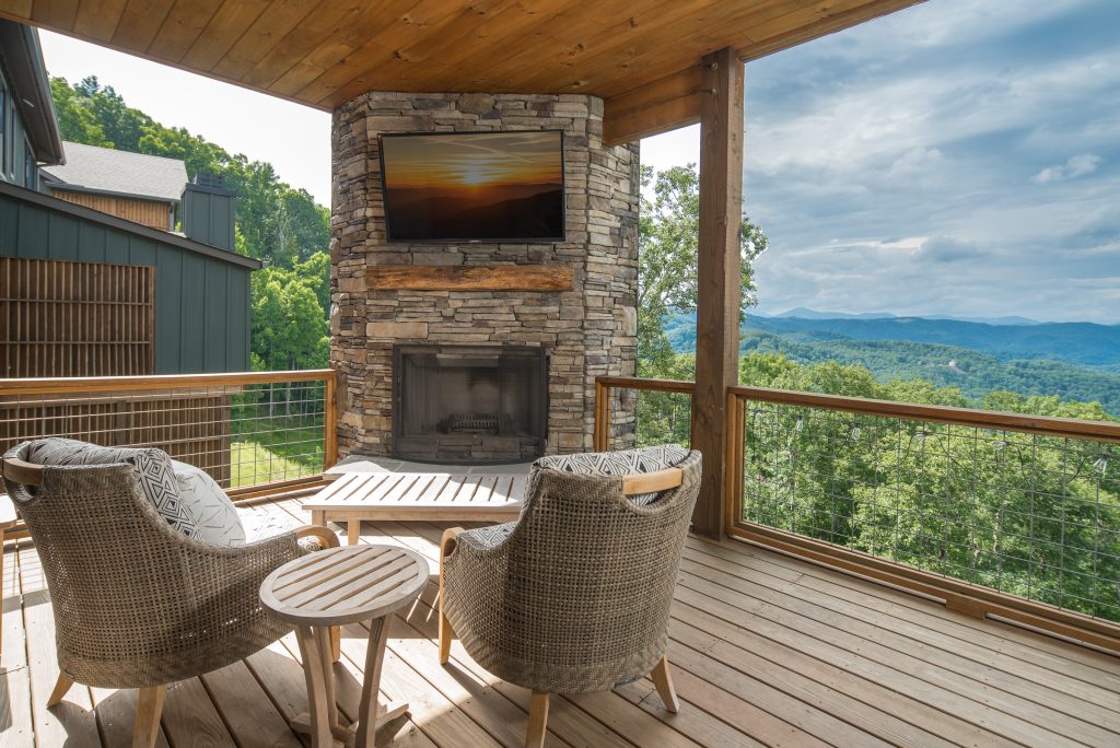 152 North Face Trail porch