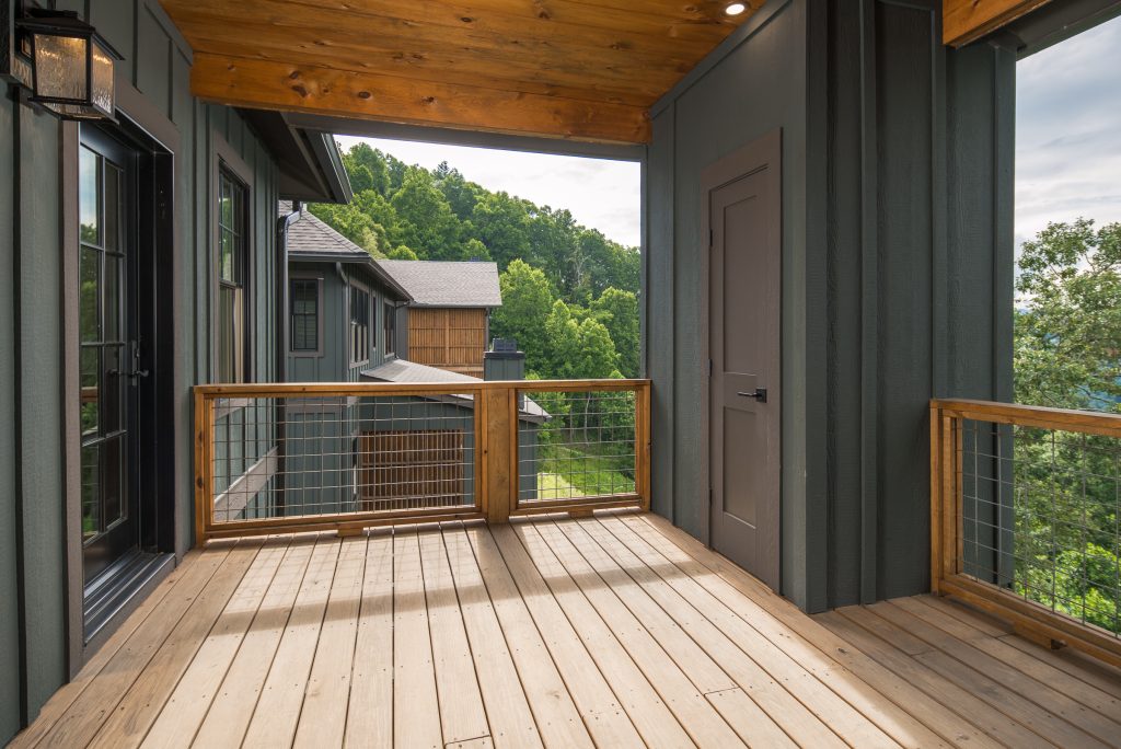 152 North Face Trail porch